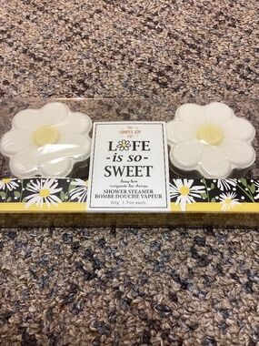 The Simple Joy Co. Life Is So Sweet Daisy Love Shower Steamers (2-Pack) NEW